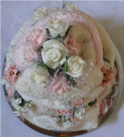 Κάτοψη της τούρτας! Θέλει κανείς ένα κομματάκι;