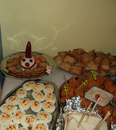 Γεμιστά αυγουλακια - κομφετί & Τυροκαφτερός Κλόουν....